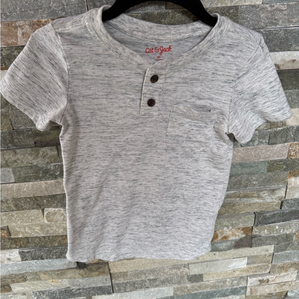 🔴$3 bundle only🔴 Cat & jack boy Henley t shirt